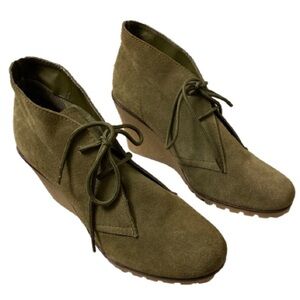 Kelsi Dagger Fanetta Suede Wedge Ankle Booties Olive Green Size 9.5 Boho